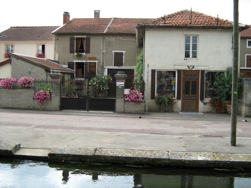 Chez Monique Hotel Doulaincourt-Saucourt Bagian luar foto